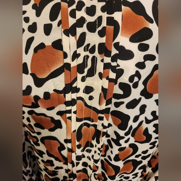 Animal Print Shirt Dress with V Neck and Pleated Front Detail BNWT - Picture 4 of 6